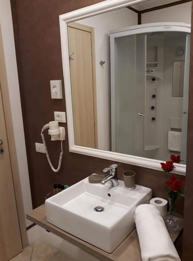 Bathroom 5, La Terrazza Palace, Palermo