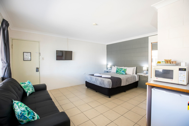 Others 5, Banjo Paterson Motor Inn, Rosslea