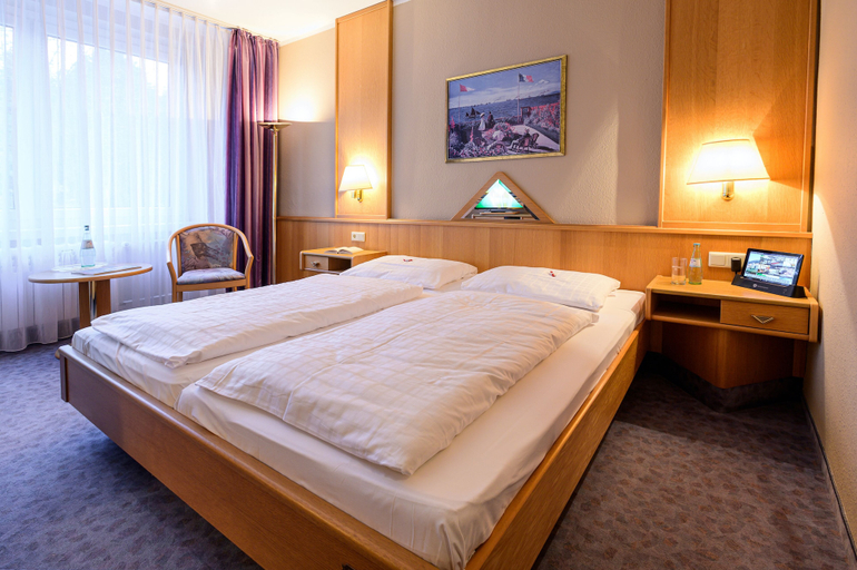 Bedroom 4, Waldhotel Berghof, Gotha