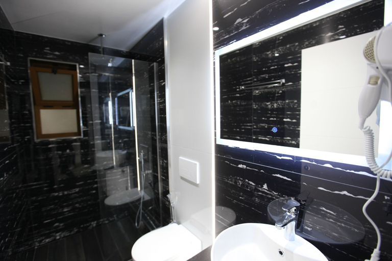 Bathroom 4, Central Park Hotel Ksamil, Sarandës
