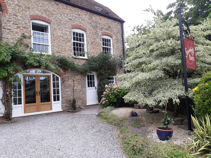 Exterior & Views 2, Stoneleigh Barn B&B, Dorset