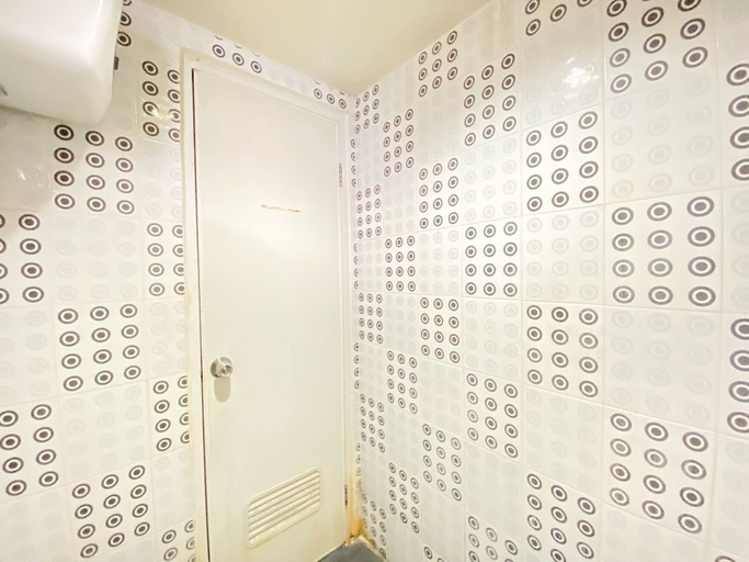 Bathroom 3, Cozy 2Br Apartment At Suites @ Metro, Bandung