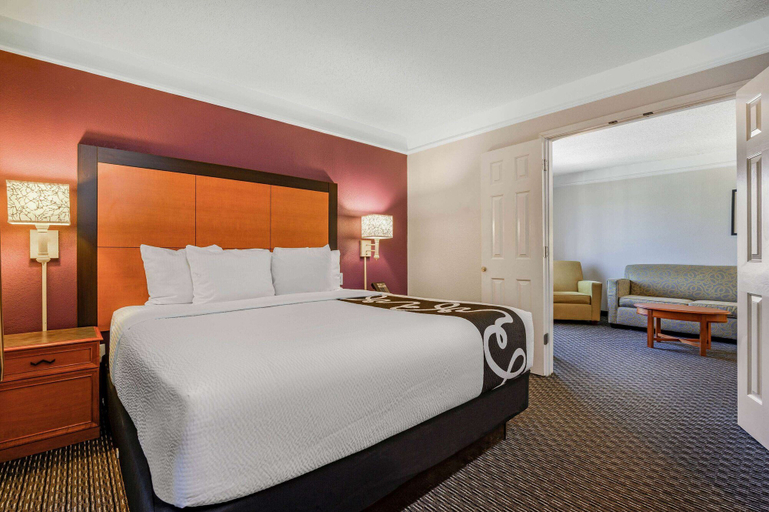 Bedroom 4, La Quinta Inn & Suites by Wyndham Myrtle Beach Broadway Area, Horry