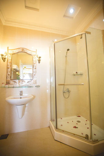 Bathroom 5, Louis Hotel, Da Nang