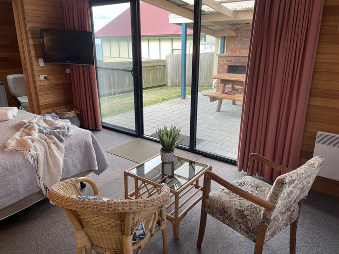 Others 5, Hanlon Guest House, Circular Head
