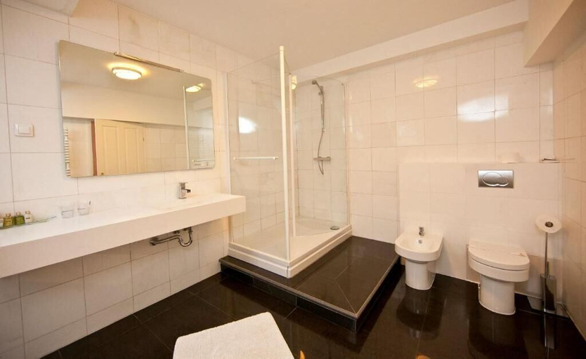Bathroom 3, Antiq Palace Residences, Ljubljana