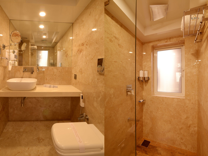 Bathroom 4, Hotel Auris & Banquets, Mumbai International Airport, Mumbai Suburban