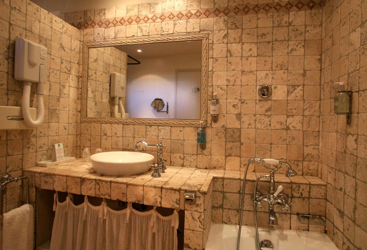 Bathroom 3, Le Mas des Carassins, Bouches-du-Rhône