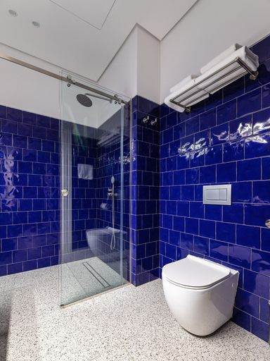 Bathroom 5, On The Square, L'vivs'ka