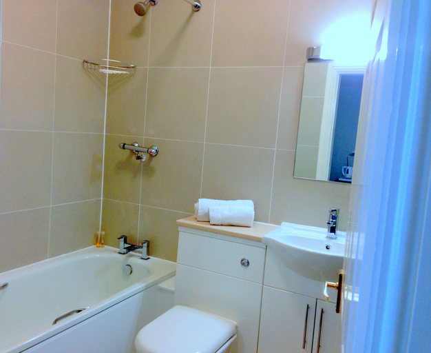 Bathroom 4, Ely House Hotel, Wolverhampton