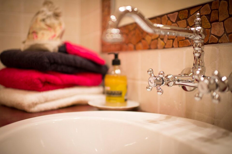 Bathroom 5, Lyolyl BnB Nature Loisirs, Orne