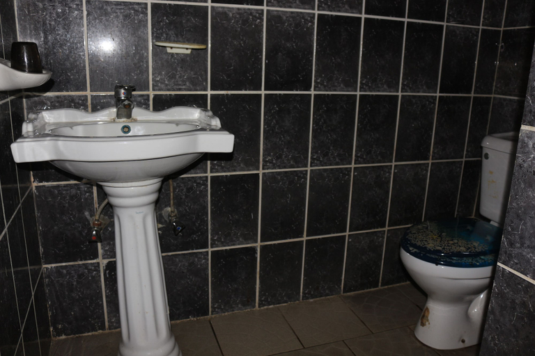 Bathroom 3, Jacaranda Suites, Calabar