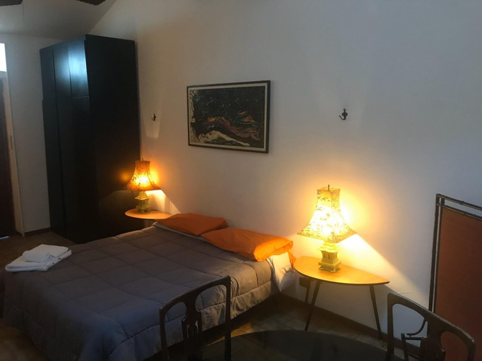 Bedroom 2, Mood Cavour, Pavia