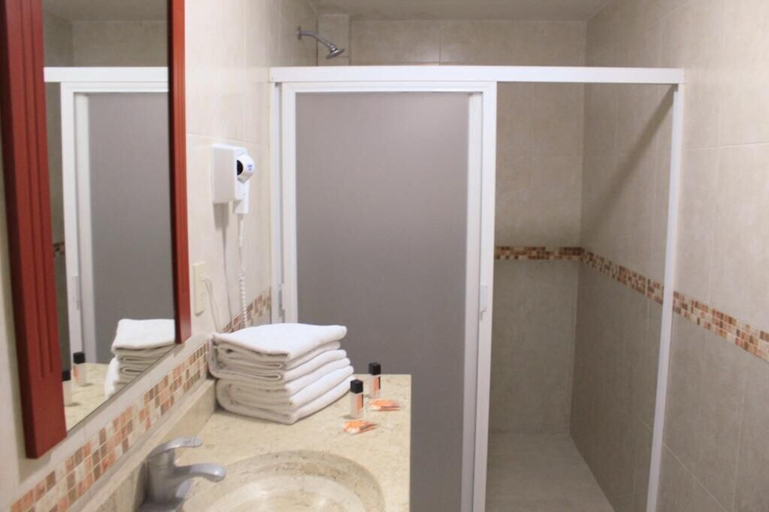 Bathroom 3, Hotel River Poliforum, León