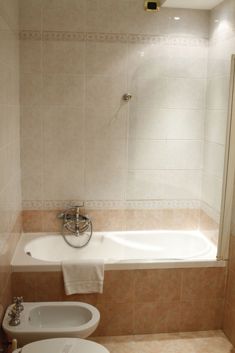 Bathroom 5, Torino, Rome