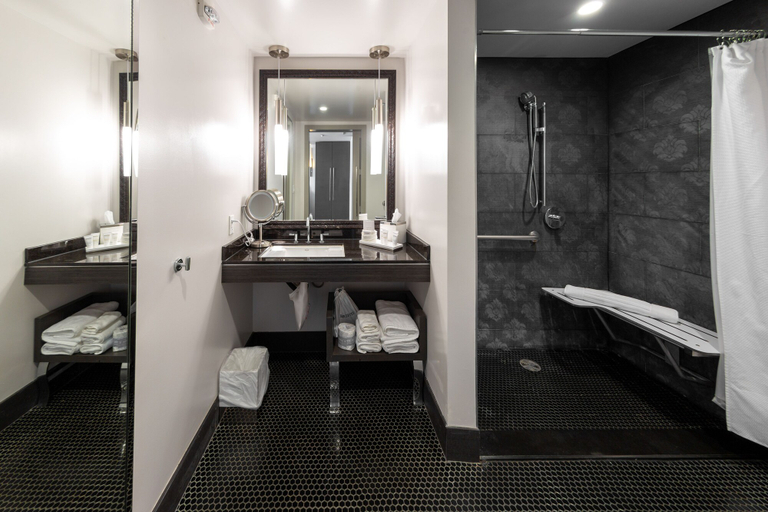 Bathroom 4, The Padre Hotel, Kern