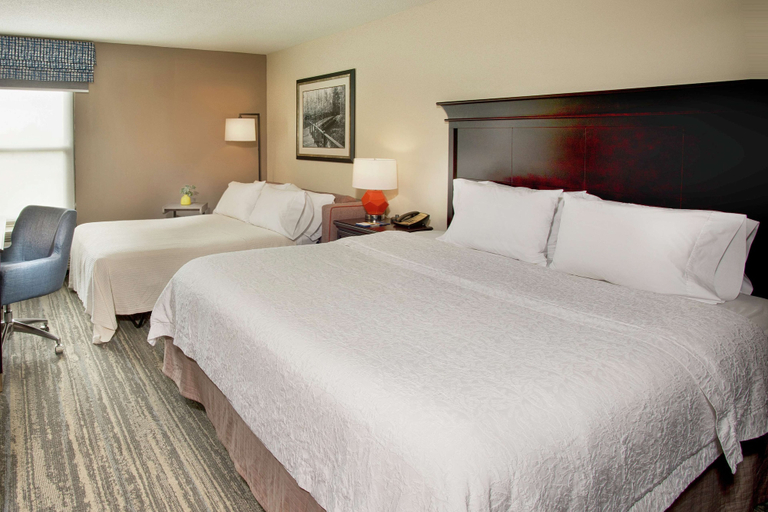 Bedroom 2, Hampton Inn Collierville, Shelby