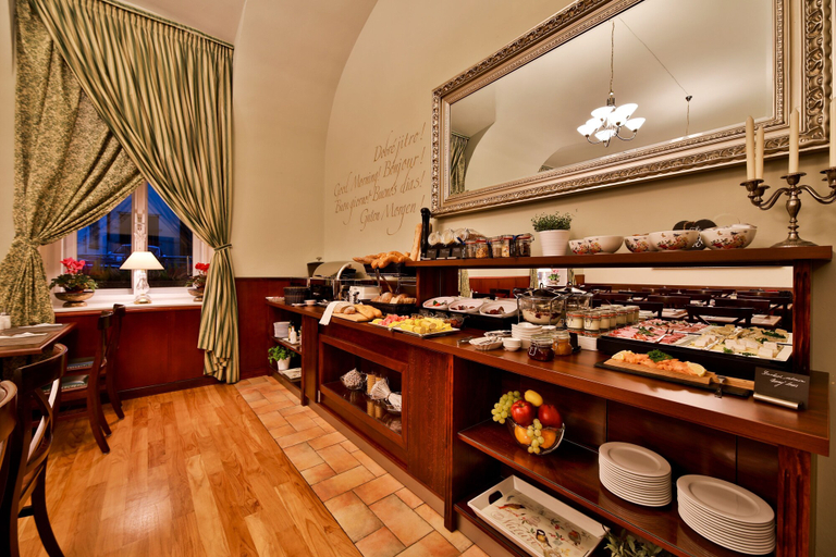 Food & Drinks 5, Hotel Julian, Praha 6