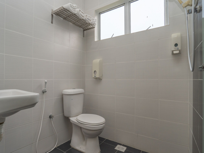 Bathroom 5, Hotel The Island, Manjung