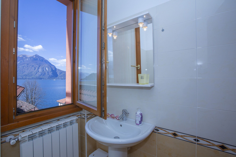 Bathroom 3, Fontana Del Lago Apt. 5, Lecco