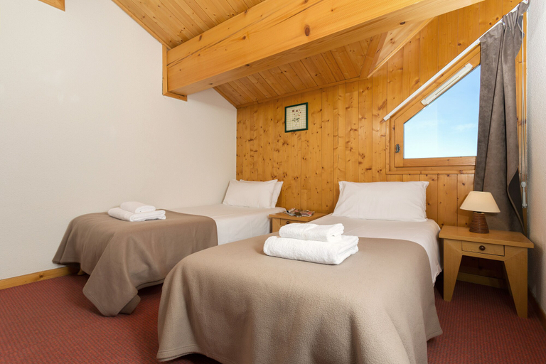 Bedroom 2, Madame Vacances Les Chalets des Praz, Savoie