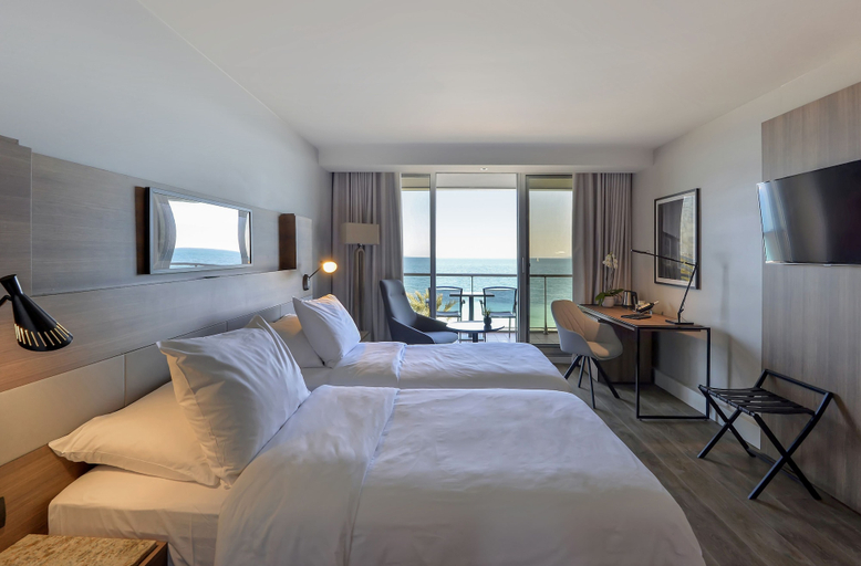 Bedroom 3, Radisson Blu Hotel, Nice, Alpes-Maritimes