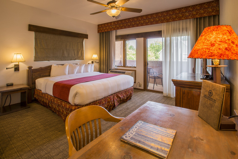 Bedroom 2, Table Mountain Inn, Jefferson