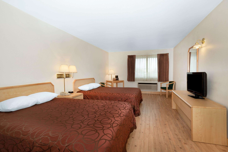 Bedroom 3, Inn at Lander, Travelodge by Wyndham, Fremont