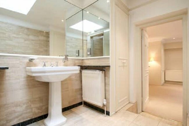 Bathroom 3, 55 Lower Belgrave, London