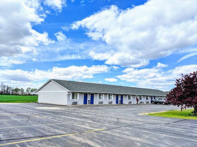Exterior & Views 2, Executive Inn Thomson, Carroll