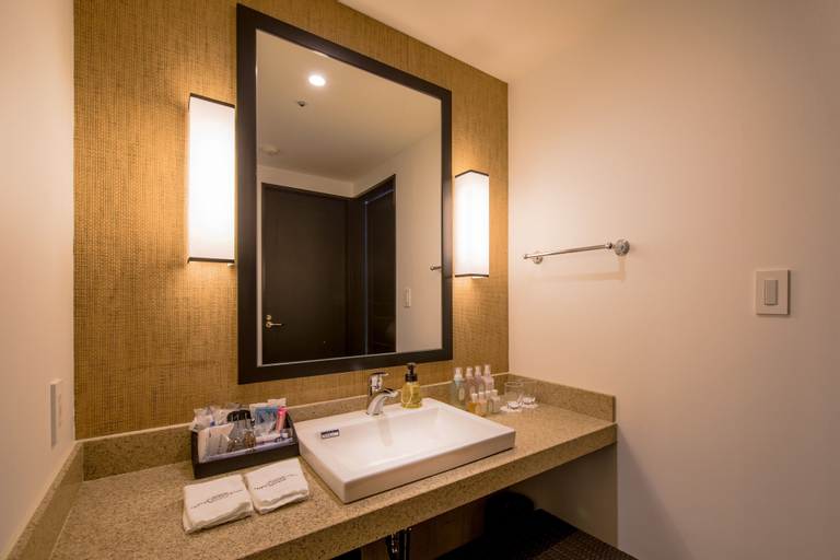 Bedroom 5, Hotel Monterey Okinawa Spa & Resort, Onna