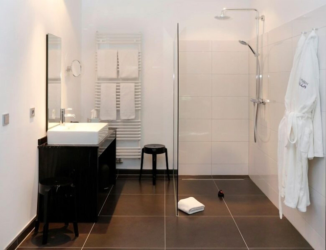 Bathroom 4, Hotel Park Villa, Wuppertal