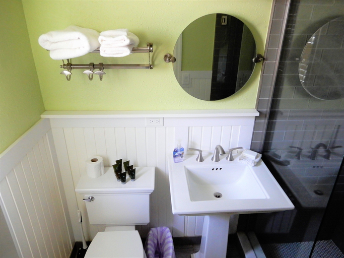 Bathroom 4, Coconut Grove Beach Resort Suites 1 2, Pinellas