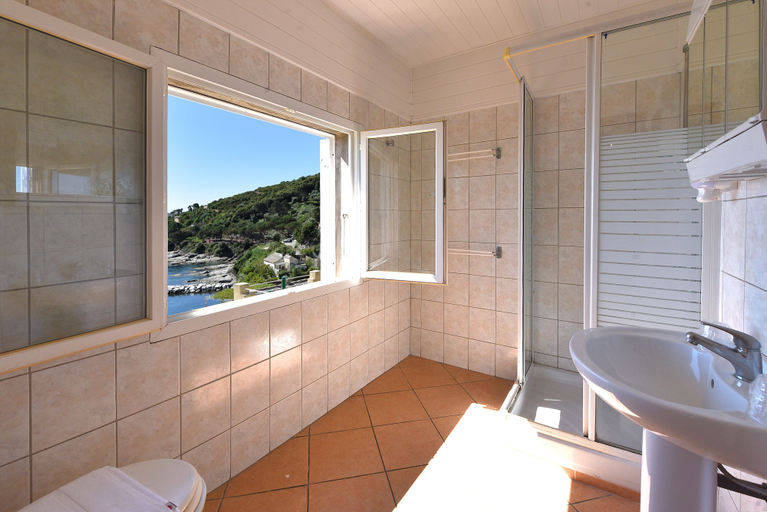 Bathroom 5, Hotel Restaurant U Patriarcu, Haute-Corse