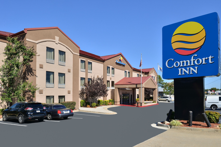Exterior & Views 2, Comfort Inn & Suites at Stone Mountain, Gwinnett