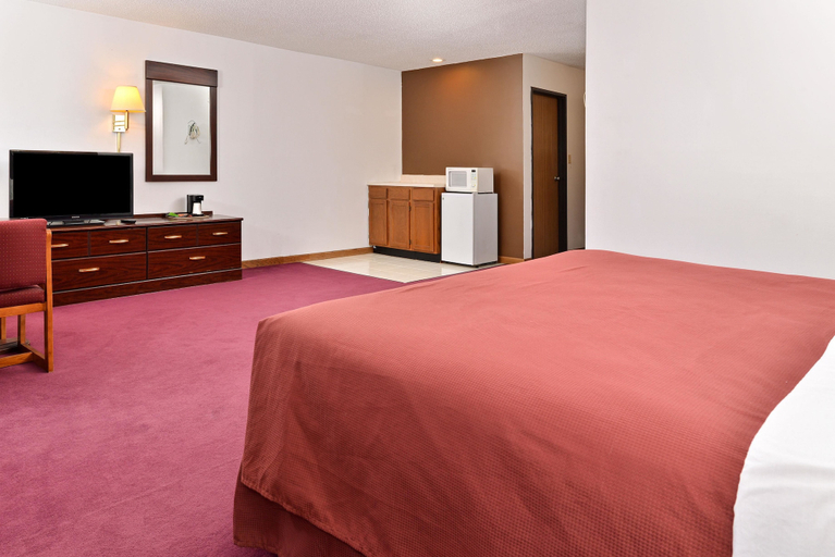 Bedroom 5, Americas Best Value Inn Beardstown, Cass