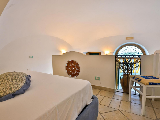 Bedroom 3, The Window to the sky, Salerno