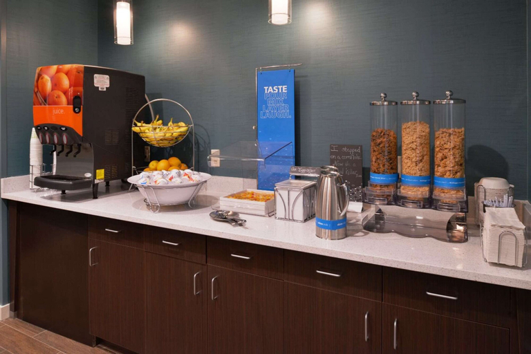 Food & Drinks 5, Hampton Inn Leavenworth, Leavenworth