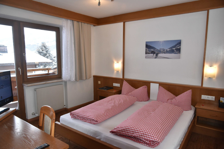 Bedroom 2, Alphotel Mittersill, Zell am See