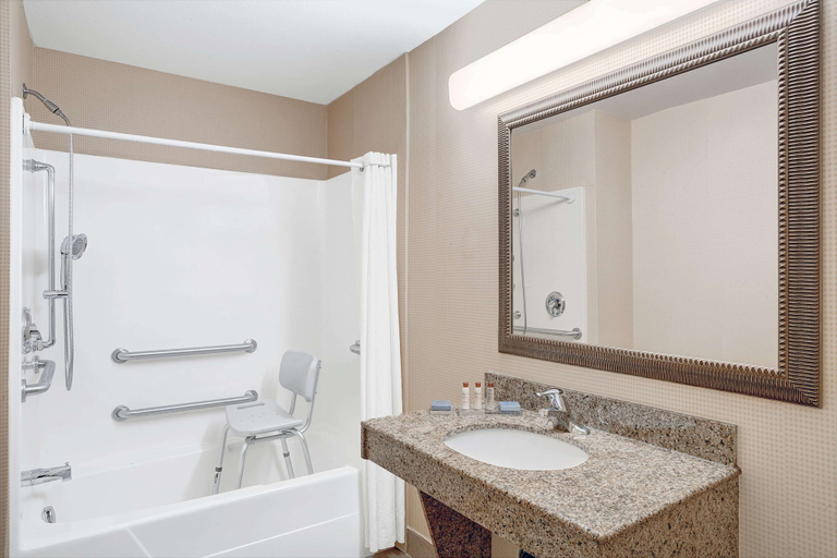 Bathroom 4, Wingate by Wyndham Atlanta Airport Fairburn, Fulton