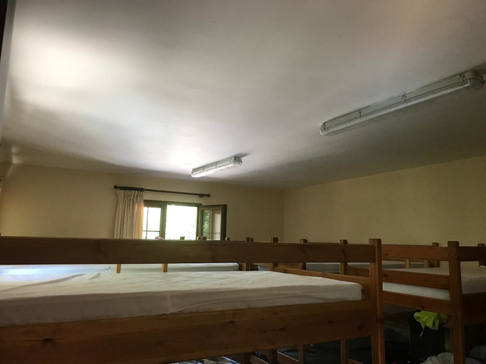 Bedroom 2, Albergue Los Nuberos - Hostel, Cantabria
