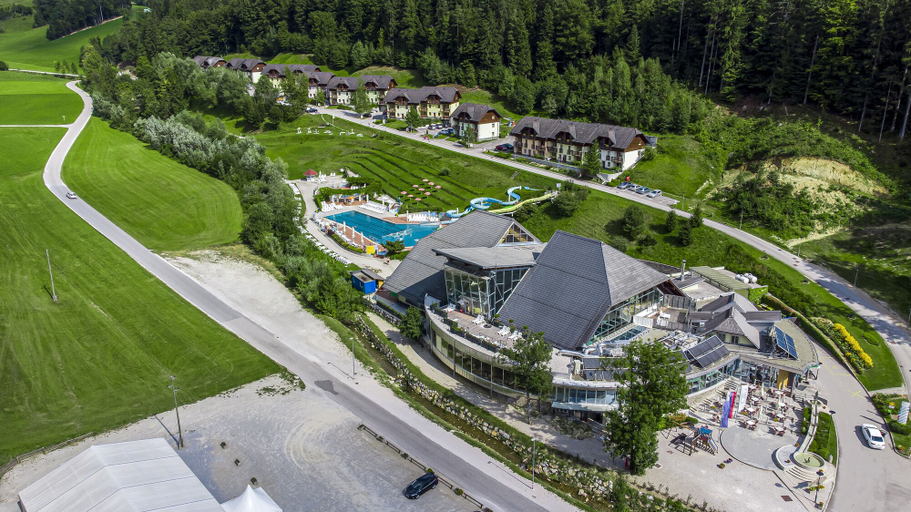 Exterior & Views