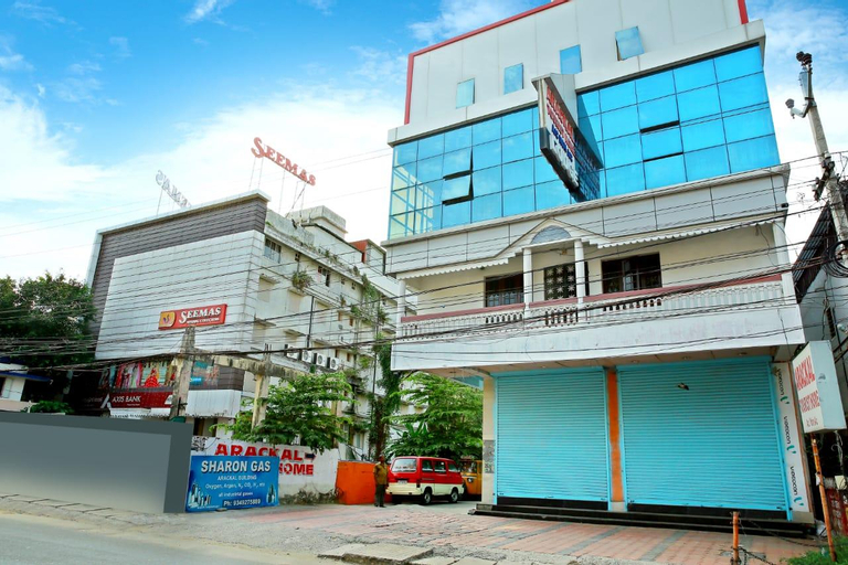 Exterior & Views