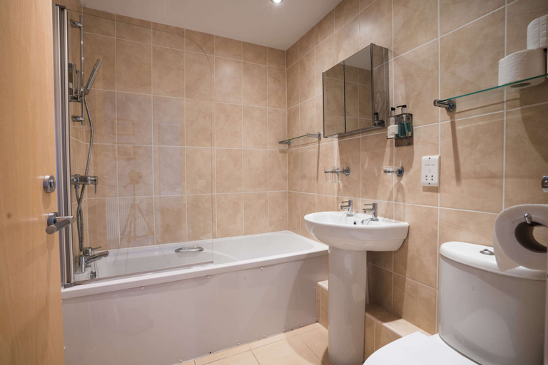 Bathroom 3, Astor House, Torbay