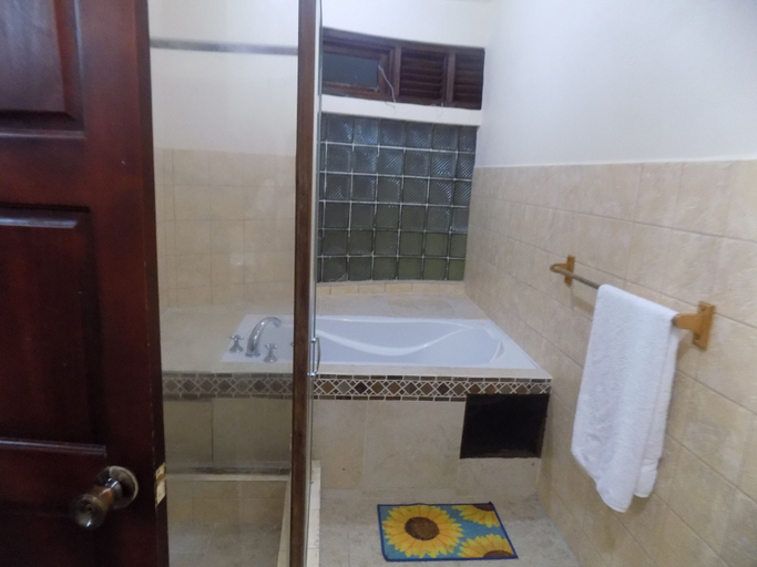 Bathroom 3, Heavenly Suites