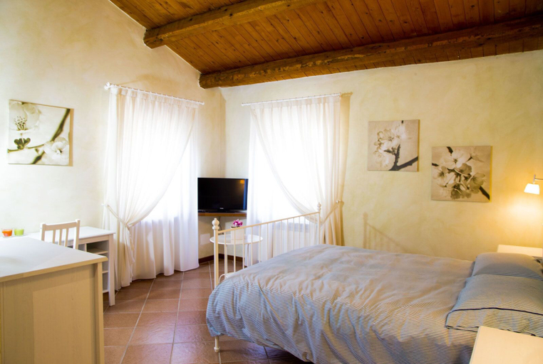 Bedroom 4, Naturaverde Country House, Ancona
