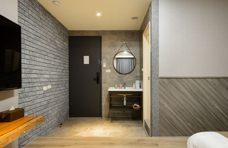 Bathroom 3, Central Alley 41, Taoyuan