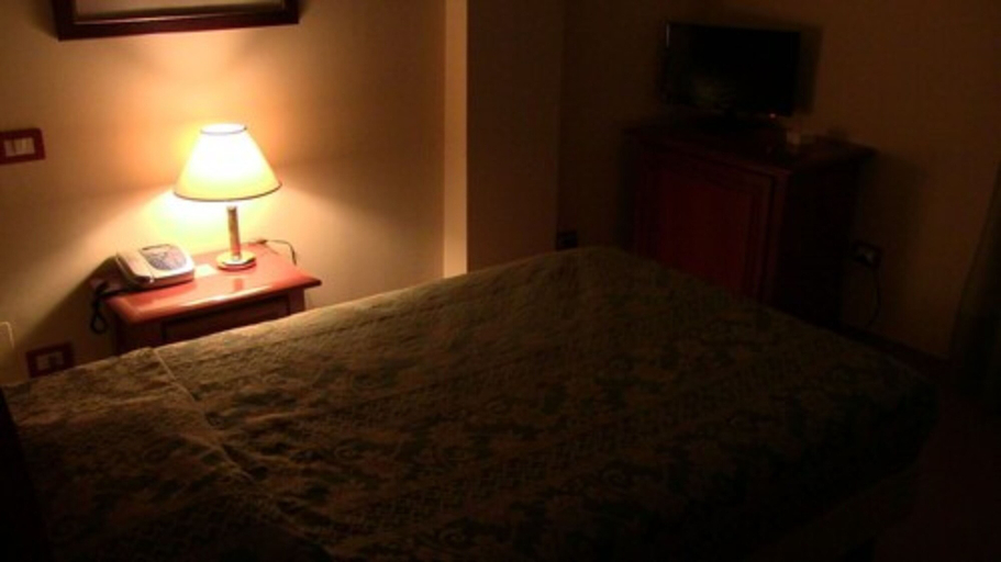 Bedroom 4, Hotel Due Pini, Potenza