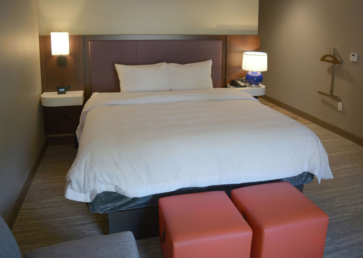 Bedroom 4, Hampton Inn & Suites Philadelphia/Media, Delaware