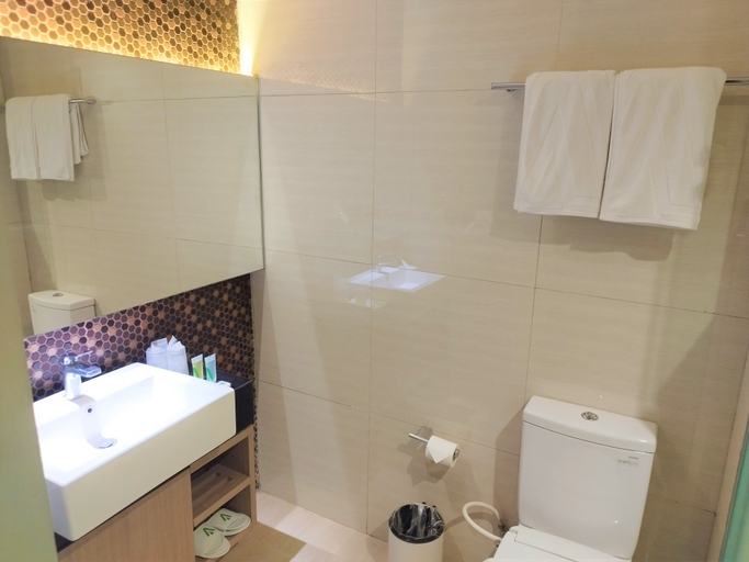 Bathroom 5, AONE Hotel Jakarta Wahid Hasyim, Central Jakarta